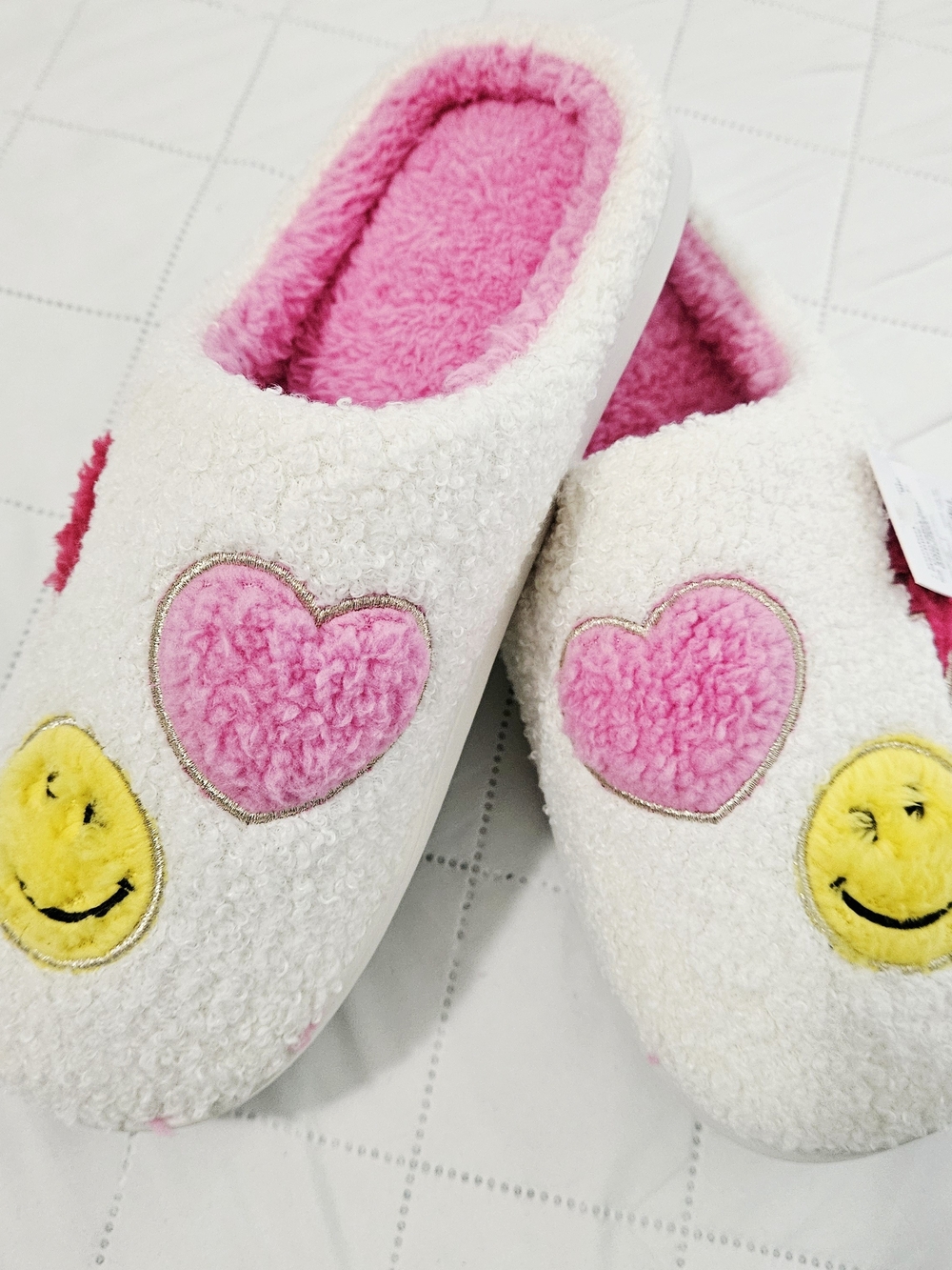 Kohl's Women's White Sherpa Slip-On Slippers with Pink Hearts & Yellow Smiles